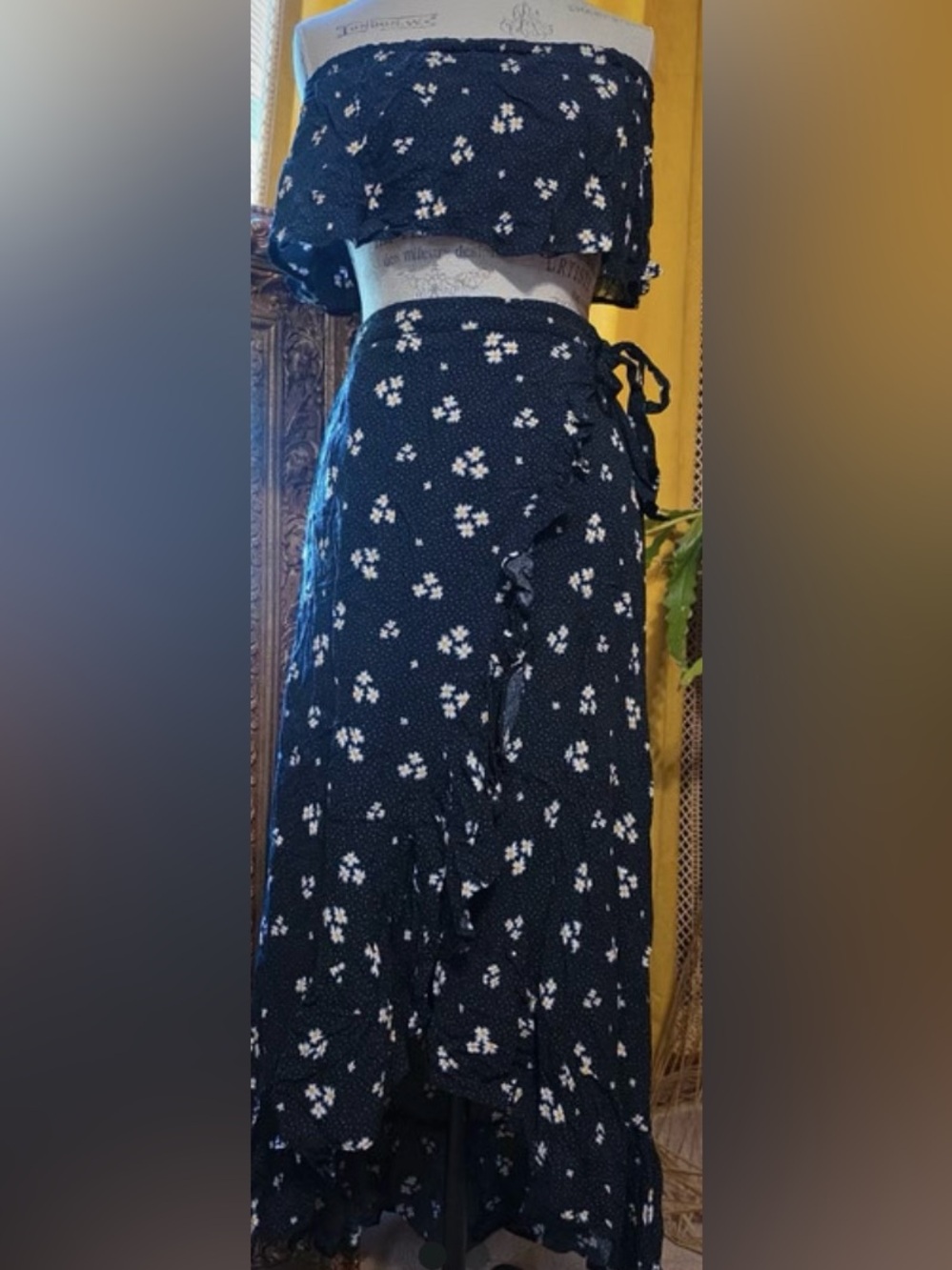 AMERICAN EAGLE OUTFITTERS-Smocked Floral Skirt Set - Blue with White Flowers🌼